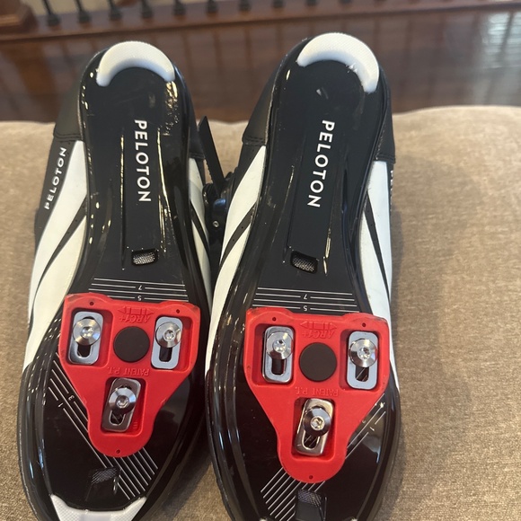 Peloton Cycling Shoes - Picture 5 of 5